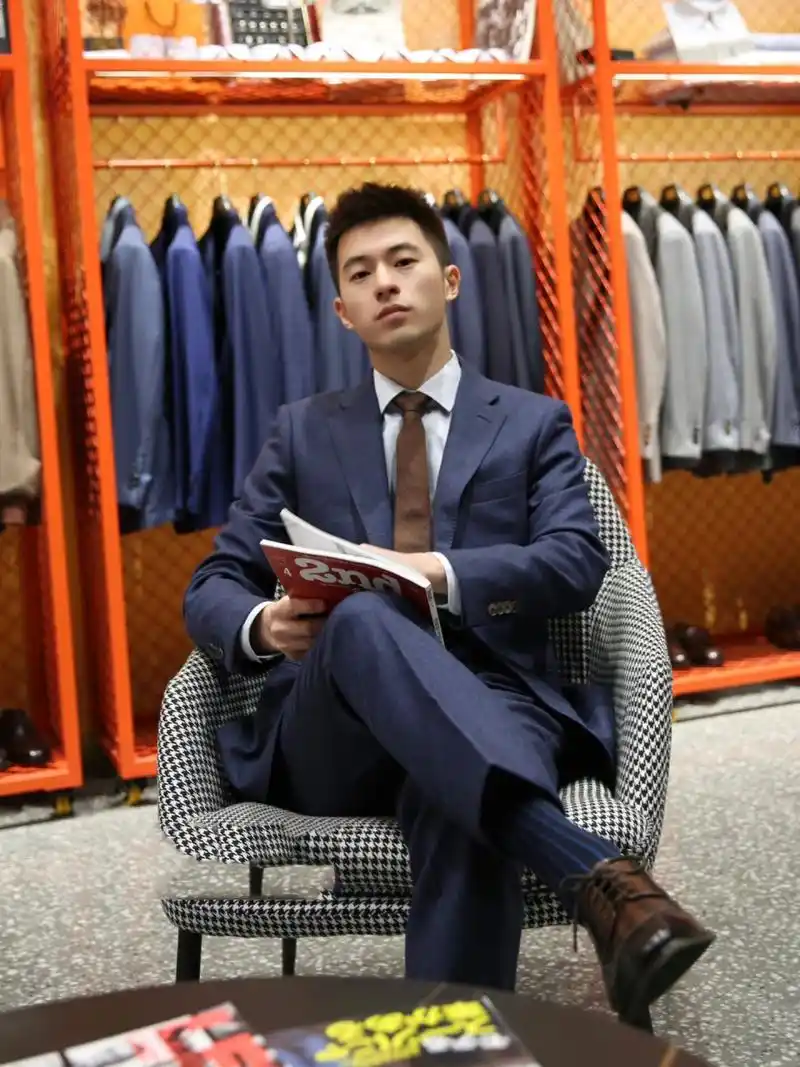 给100个帅哥拍西装照   23.3.