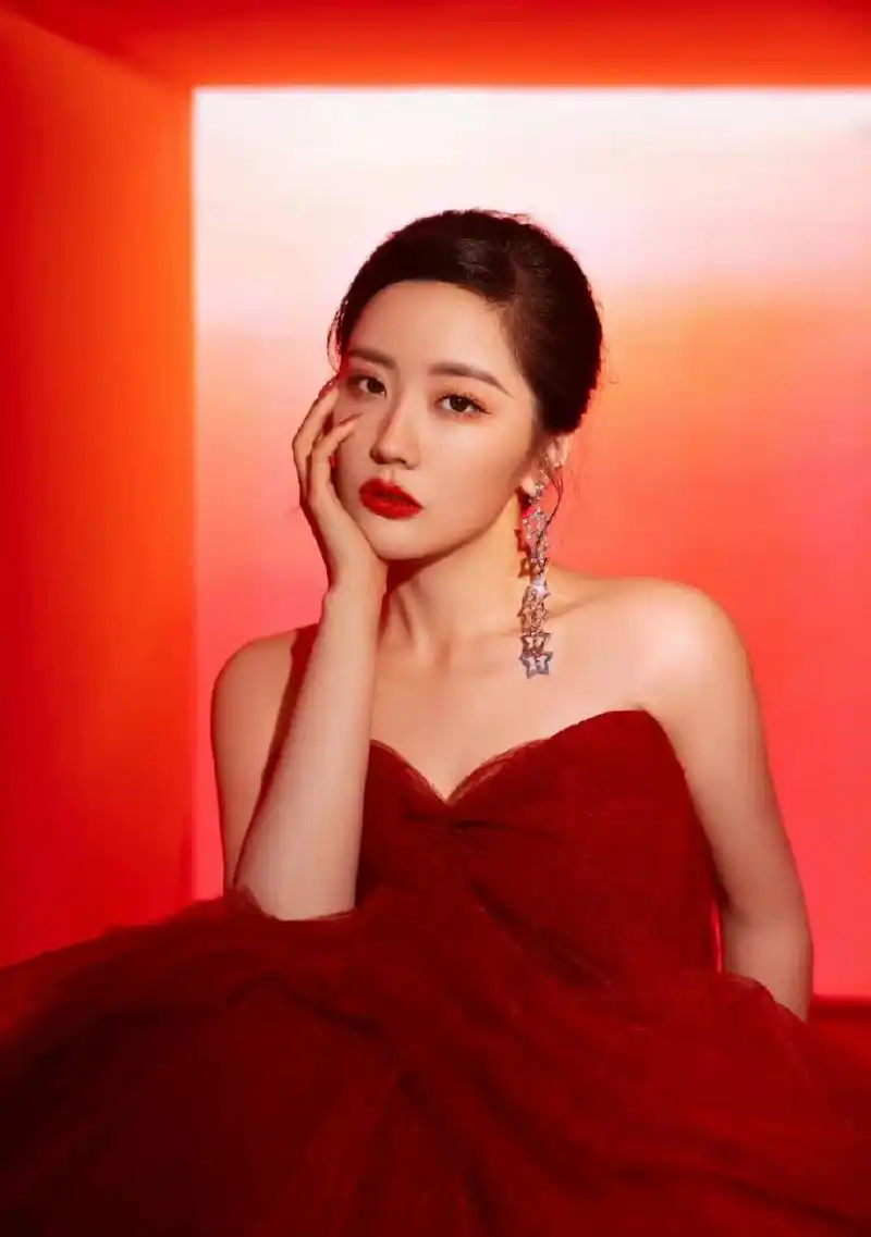 硬糖少女303王艺瑾高跟鞋美脚[坏笑]