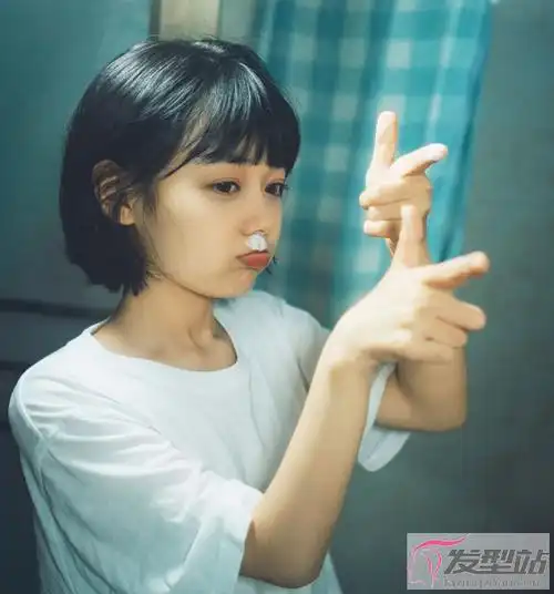 学生清爽短发推荐 俏皮减龄巨显气质_发型站_最新流行发型设计发型