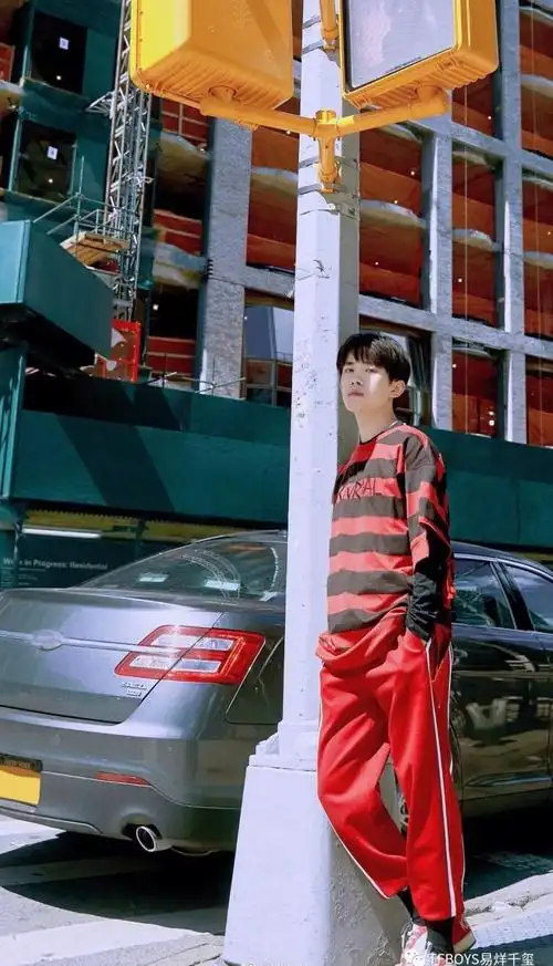 易烊千玺 ins 更新~这突如其来的活跃,让人真切感受到了古人说的这四