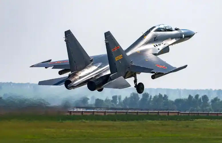 歼击机系列【59】歼16,既是战斗机,又是轰炸机,为什么这么说呢