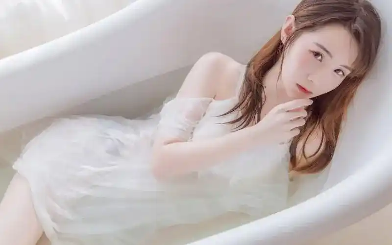 性感美女浴室写真图片壁纸(1/5)