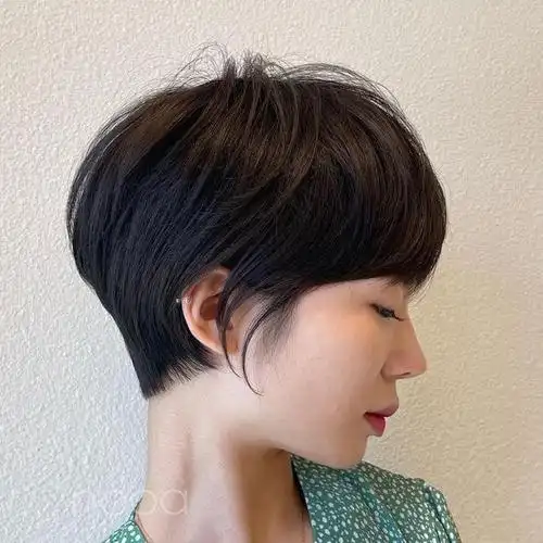 女人过了50岁,最火还是剪短发,利落时尚有气质|发型|刘海|脸型_网易