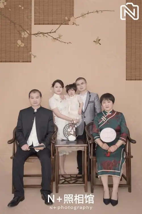 家有儿女初长成,全家福记录幸福瞬间