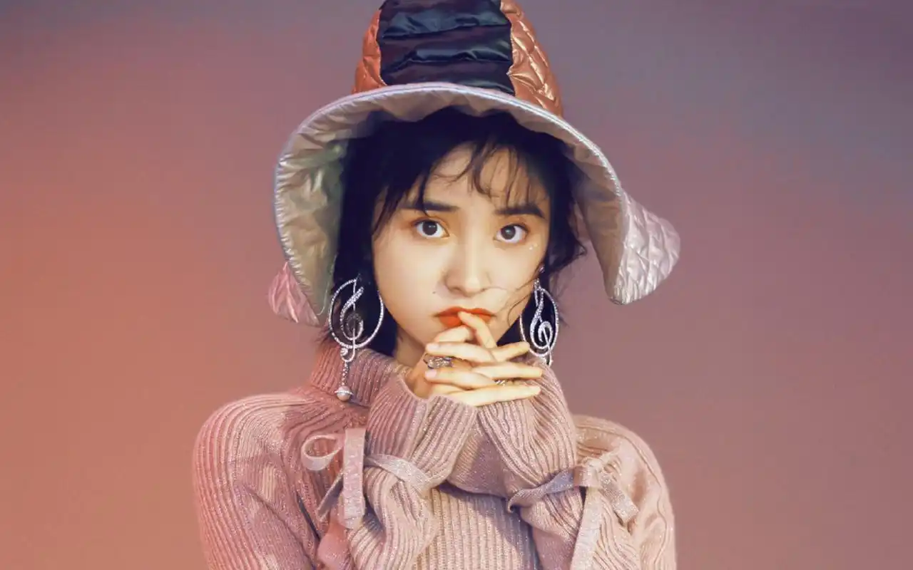 沈月清新灵动写真图片桌面壁纸