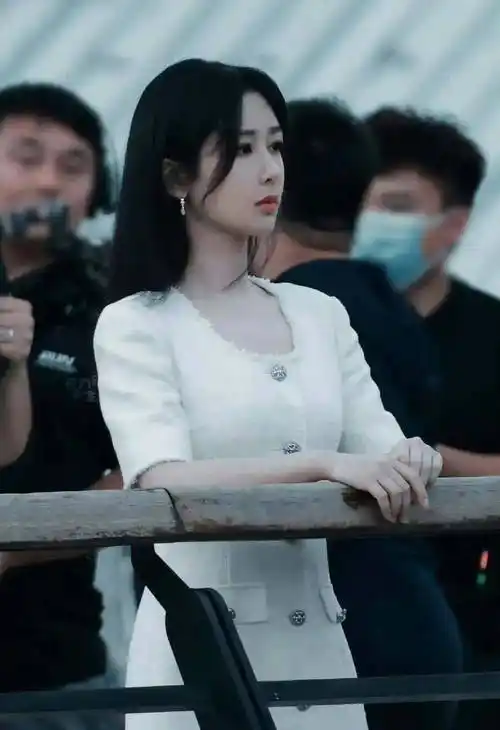 杨紫,许凯的同框路透,不得不说这身高差绝配,导演也太会选人了.