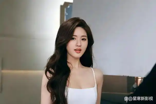 和《后浪》的整体成绩,有些低于预期,但这并不妨碍赵露思成为同期小花