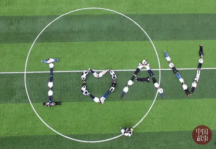 毕业照只会抛学士帽out了看创意快门定格最后校园时光