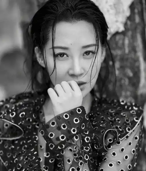 许晴真把自己当少女了?剪学生头扮美,网友:优雅的老去不好吗?_姐姐_哥