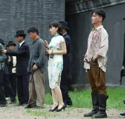 刘威葳()与谢君豪共上刑场" align="middle" / 刘威葳与谢君豪共上