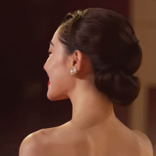 钟楚曦泰国度假泳装照曝光,惊艳众人!她的身材秘密是怎样炼成?