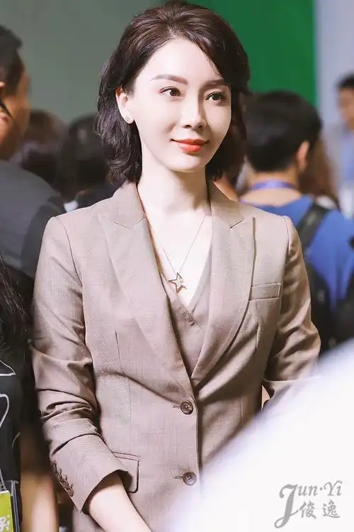 卡其色修身显瘦单排扣西装套装女主持活动完美关系陈数款西服外套