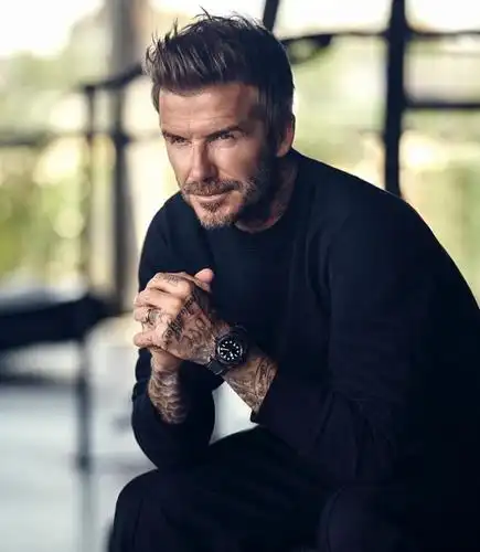 ②留背头就很油腻?注意形状和纹理效果