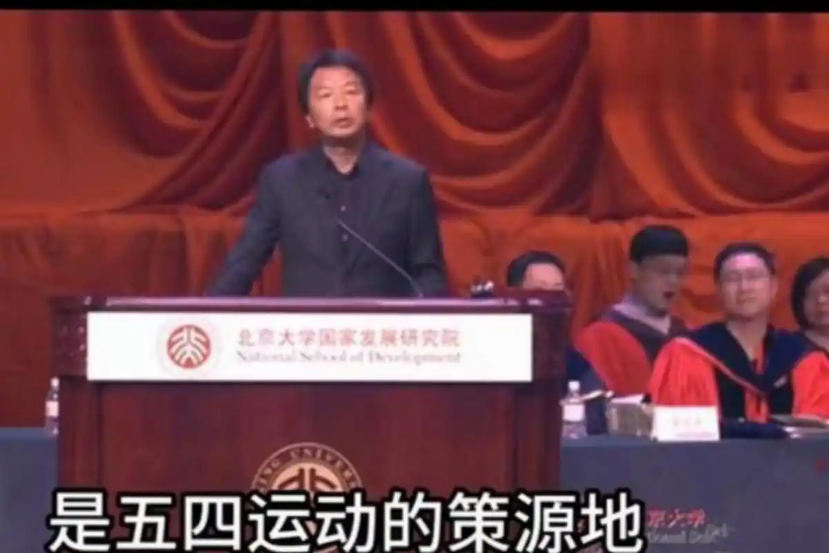 刘震云,作家,编剧,1978年以河南省高考文科状元的身份考入了北京大学