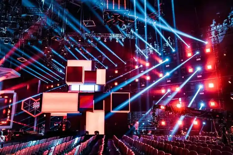 湖南卫视拼多多1111超拼夜活动策划的360全景舞台亮了