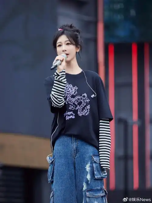 杨紫跨年彩排花絮照