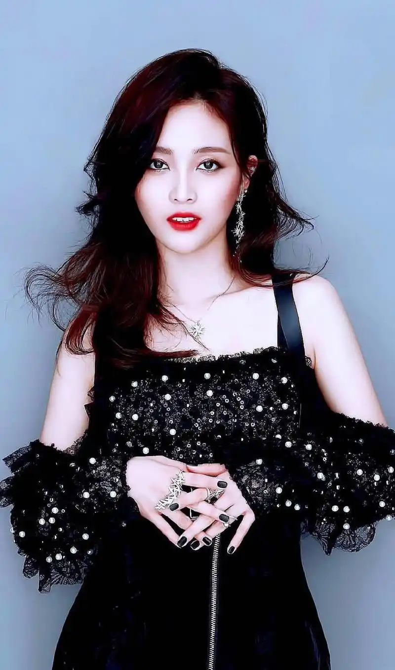 火箭少女101中的高颜值成员吴宣仪美图壁纸