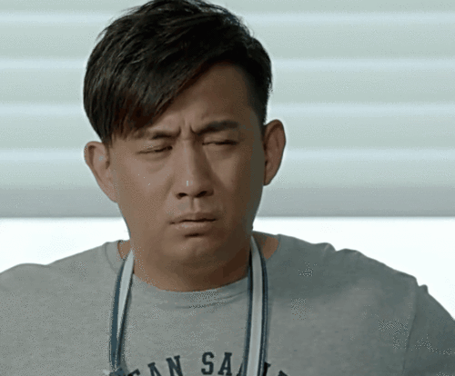 小别离黄磊眨眼搞笑gif动图_动态图_表情包下载_soogif