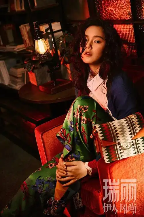 王一出镜瑞丽伊人风尚四月刊时尚大片