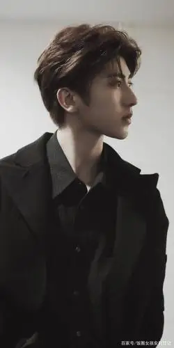 蔡徐坤真是360°无死角的帅,绝美壁纸安排上,快来收图吧,记得关注小编