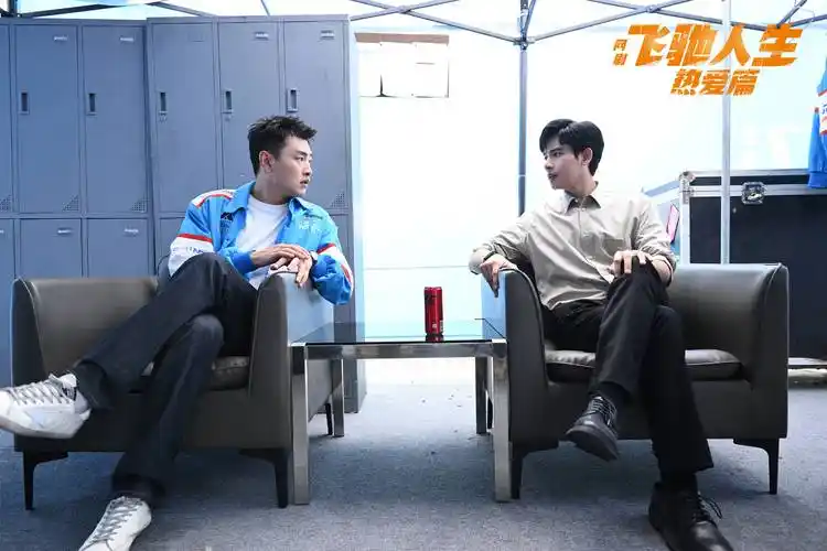 原创飞驰人生热爱篇胡先煦分饰四角区分起来很抓狂