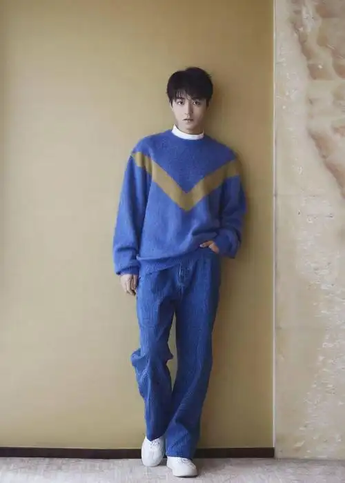 王俊凯霸气酷拽照片王总裁在线迷人没有时间看其他的了