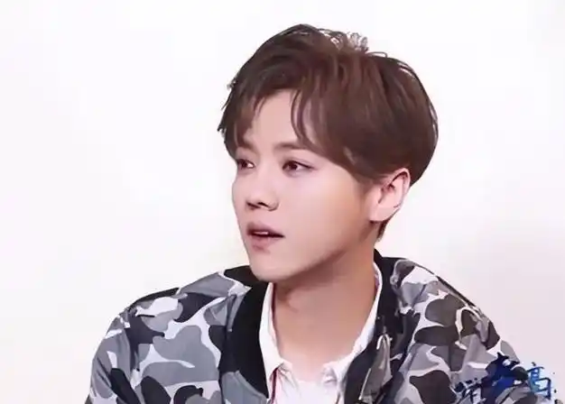 有种"整容"叫鹿晗恋爱,女友关晓彤变化不大,他却像换个人