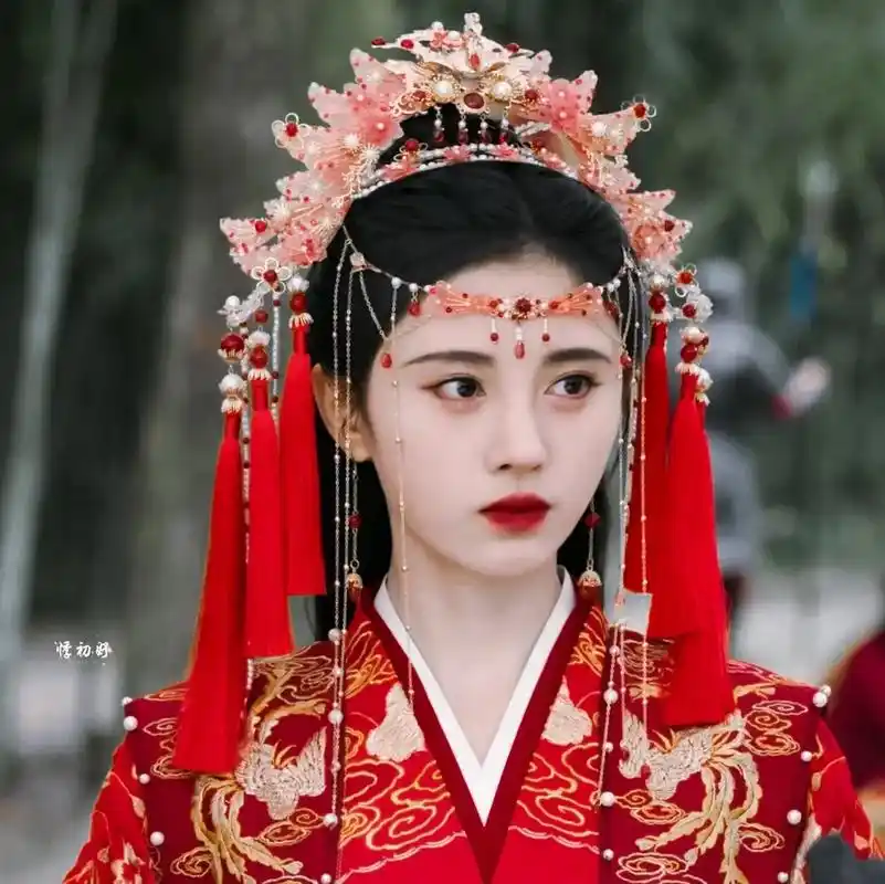 鞠婧祎 阿鞠啊又是一次红衣又再一次惊艳到了我,我和你的故事 - 兑趑