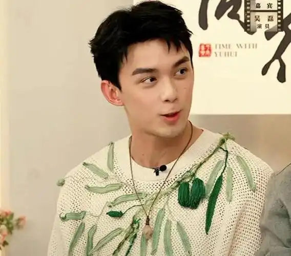 笑死草木人间做客与辉同行31岁董宇辉竟然被24岁吴磊催婚