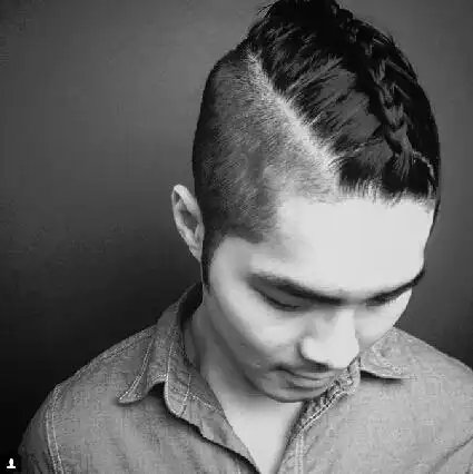 外国小哥最近流行一种高级发型——麻花辫