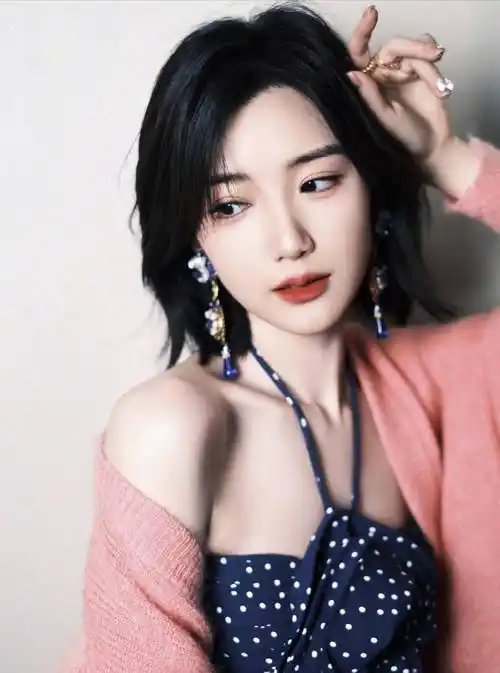 毛晓彤女星写真:娇美艳丽,风华绝代