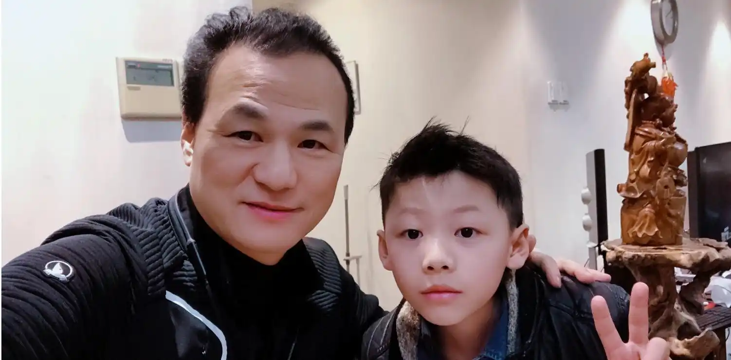 张也的现任丈夫是关锦鹏.