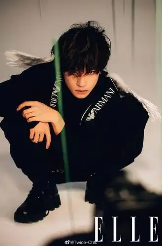 易烊千玺 x elle 5月刊拍摄幕后花絮记录_高清图集_新浪网