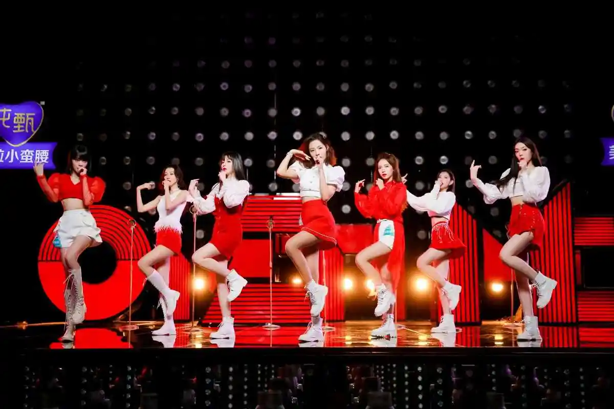 《创造营2020》灯光设计是如何照亮她们的美?_舞台