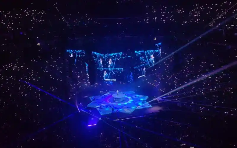 eric周兴哲 | 内地首站上海站 |《如果雨之后》| 超美灯海 大合唱爆哭