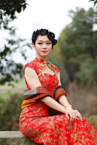 【旗袍美女】--深深庭院有佳人