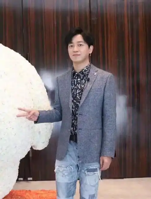 德百大楼邀您与明星一起合拍!