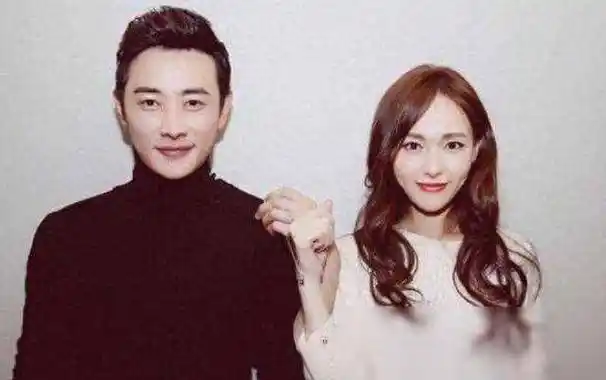 罗晋与女助理过分亲密被拍,像极了热恋中的情侣!_明星_唐嫣_互动