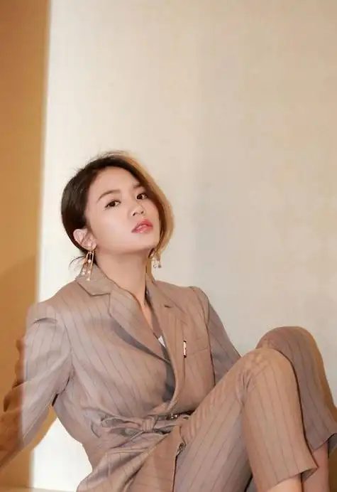 黄英资料,黄英个人资料(黄英百度百科)