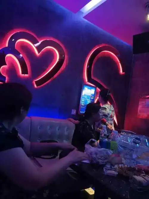 滚石新天地ktv(纺织城店)-"今天过生日[加油]和朋友一起吃完饭,想着.