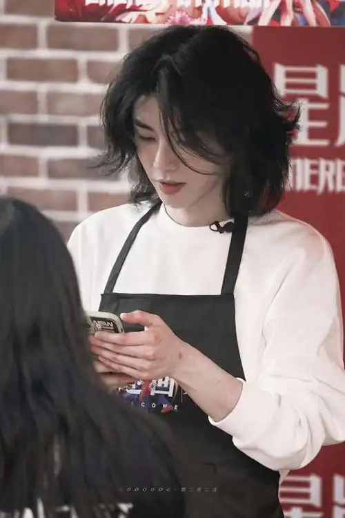 帅得很客观的花花哥哥积累一下审美,顺便看看我ss是不是出走了#华晨宇