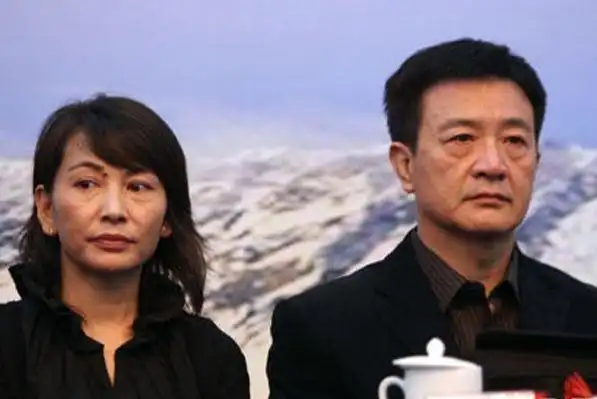 硬汉男神周里京,曾比唐国强要红,却因妻子去世一蹶不振