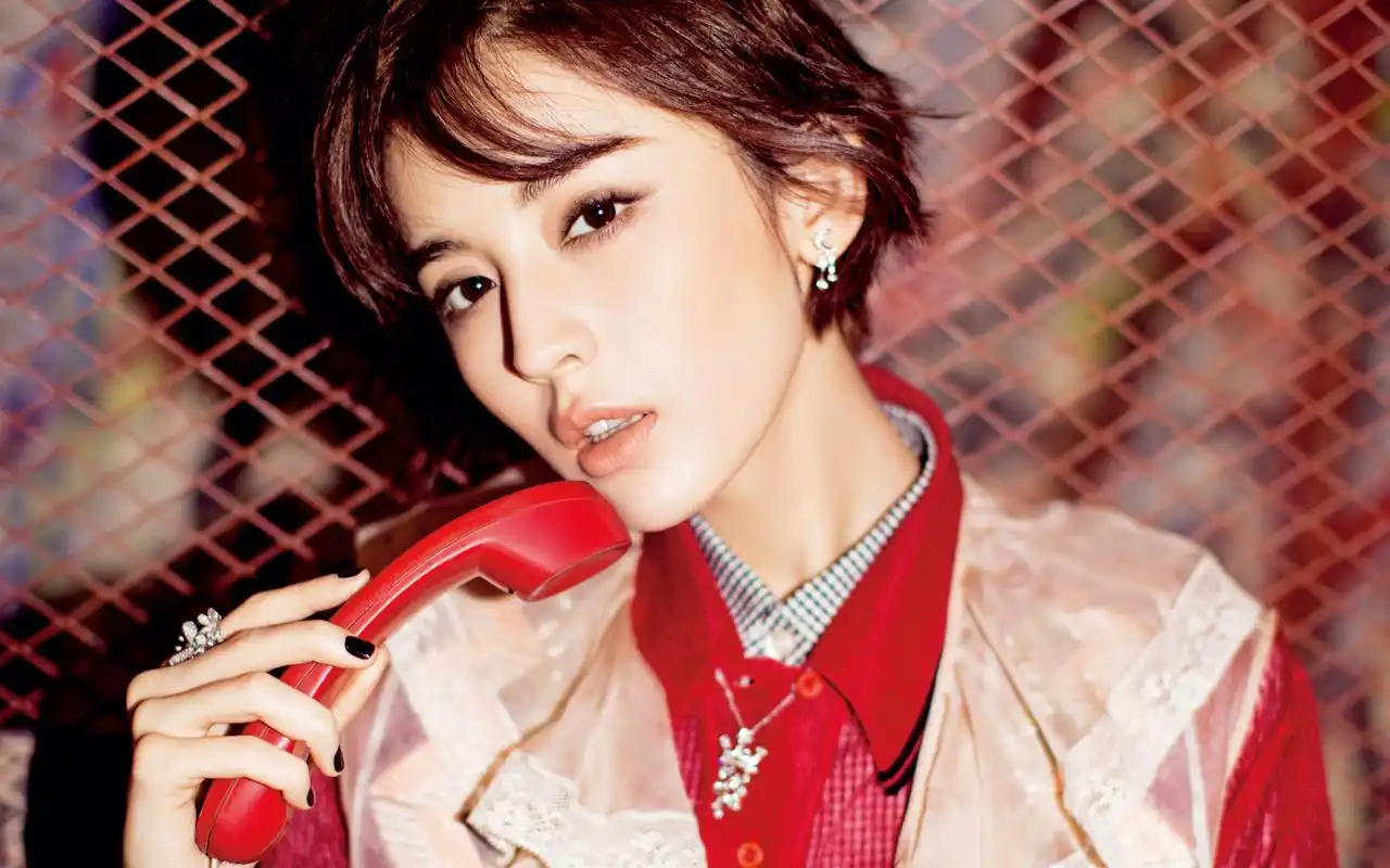 短发美女古力娜扎时尚写真壁纸_90后气质美女