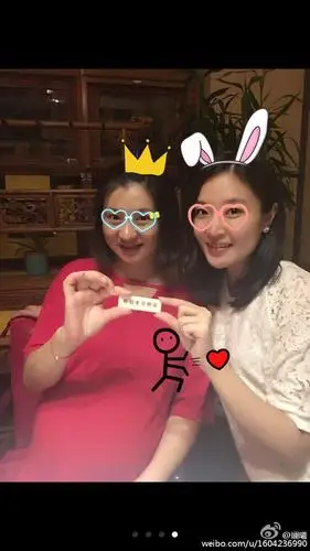 "沈眉庄"斓曦挺孕肚庆生 身形圆润脸发福