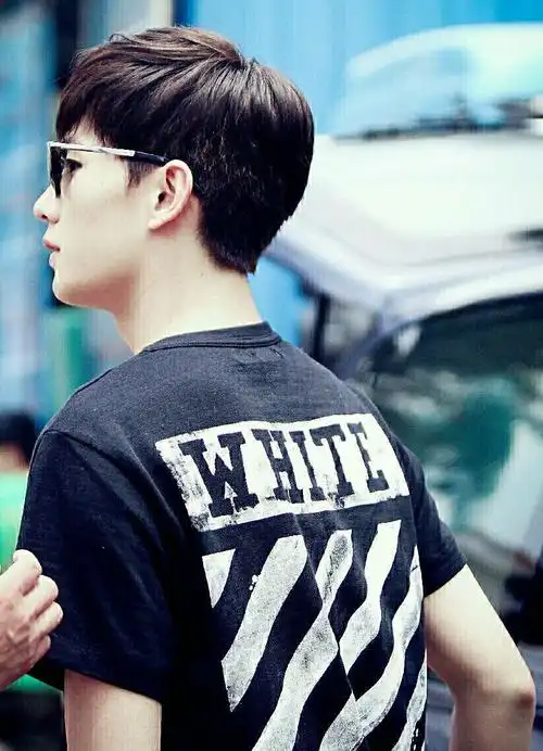 杨洋 帅气的背影来一发(`)