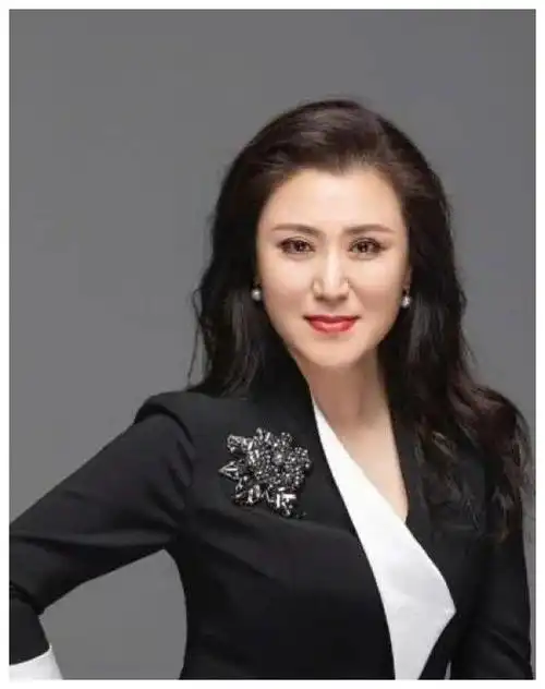 歌唱家王传越孙媛媛新作誓词发布献礼七一