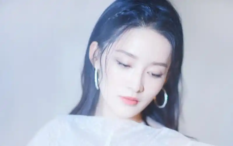 气质女孩李沁白裙仙气写真,高清壁纸图片,大陆明星-回车桌面