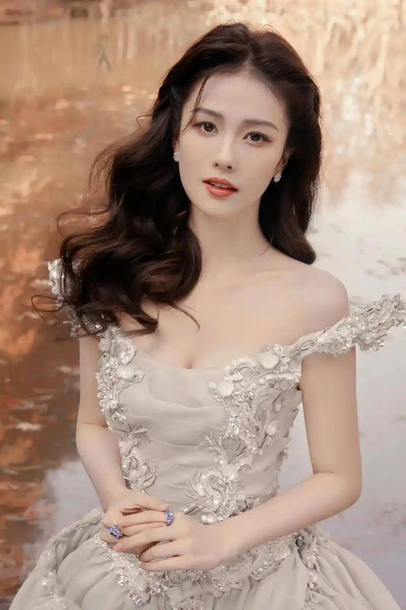 白鹿穿婚纱,你爱了吗?