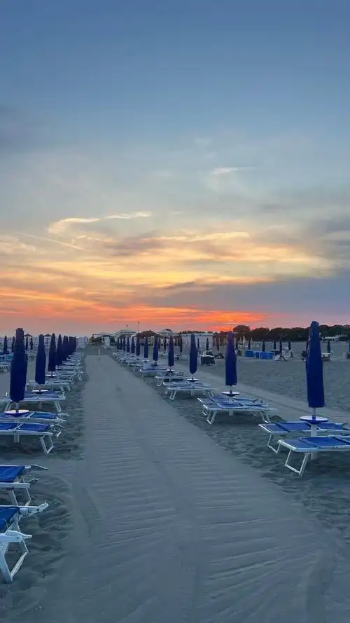 这个咖啡厅在海边就是会一直来这里.