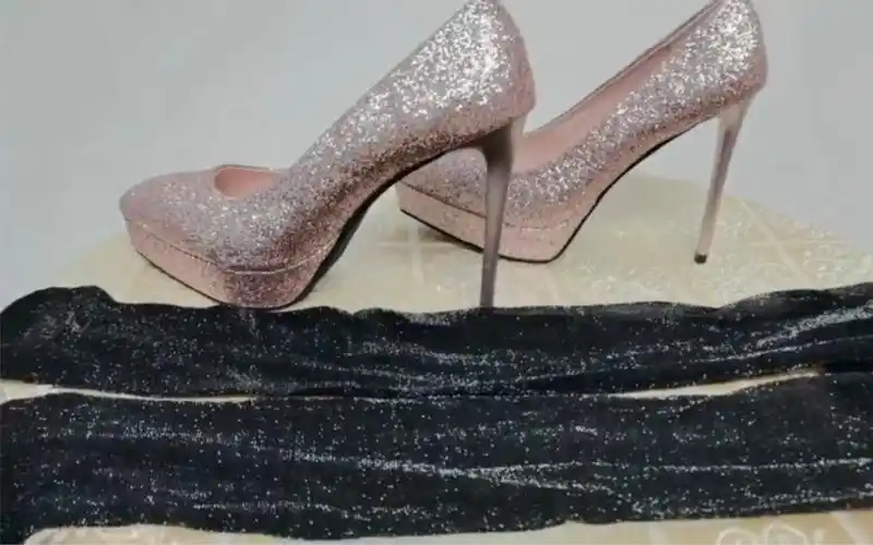 虎牙珂珂穿粉色高跟鞋恨天高